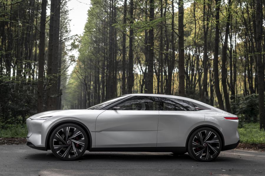  Infiniti Qs Inspiration 2019 года  (фото 34 из 41)